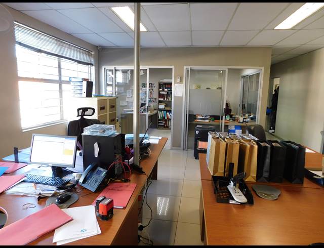 162M² OFFICE TO LET IN FERNDALE